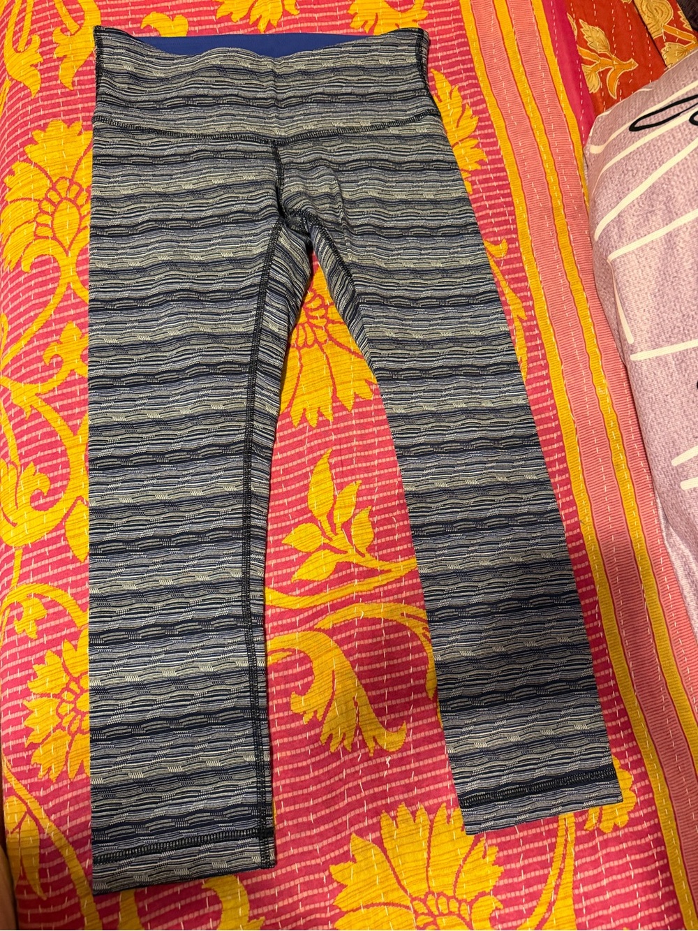 Lululemon Striped Blue Yoga Leggings size 4 older style